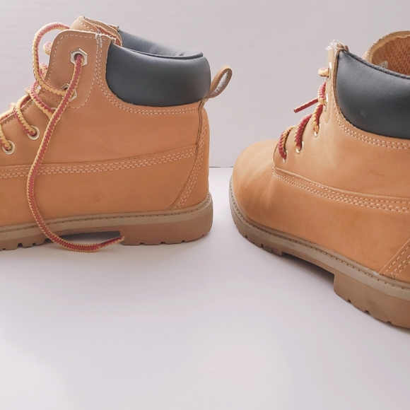 Boots - Picture 3 of 6